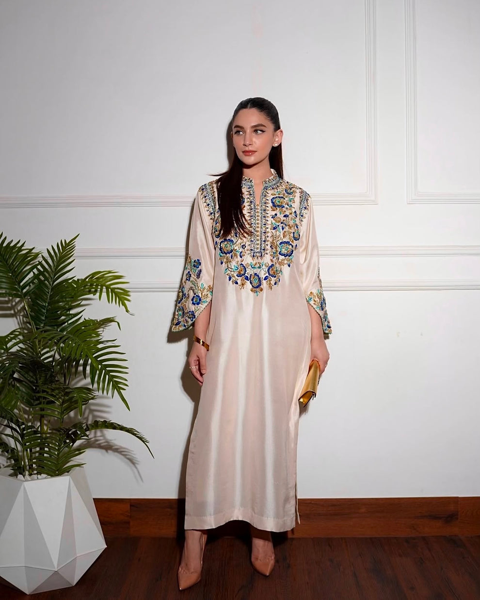 designer khan dress Designer Spotlight: Our creative head, Warda Qutub Khan dazzles in her signature creation, a stunning ensemble featuring a handcrafted organza jacket paired with a chic crop top and an elegant cowl skirt!