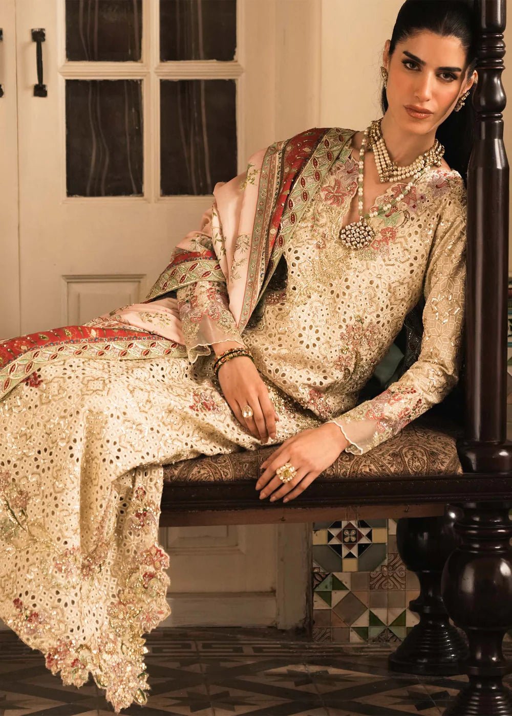Saira Shakira - Gilded Ayla's Atelier
